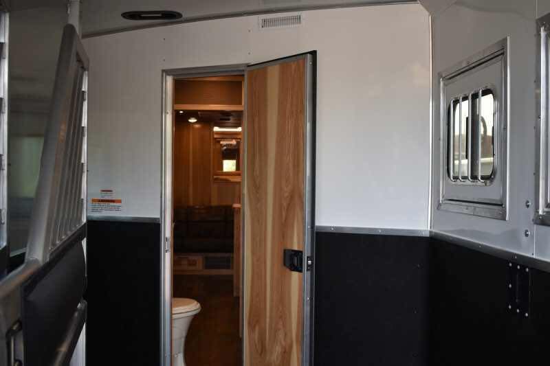 2021 lakota bighorn 8316srglq 3 horse trailer with 16' short wall